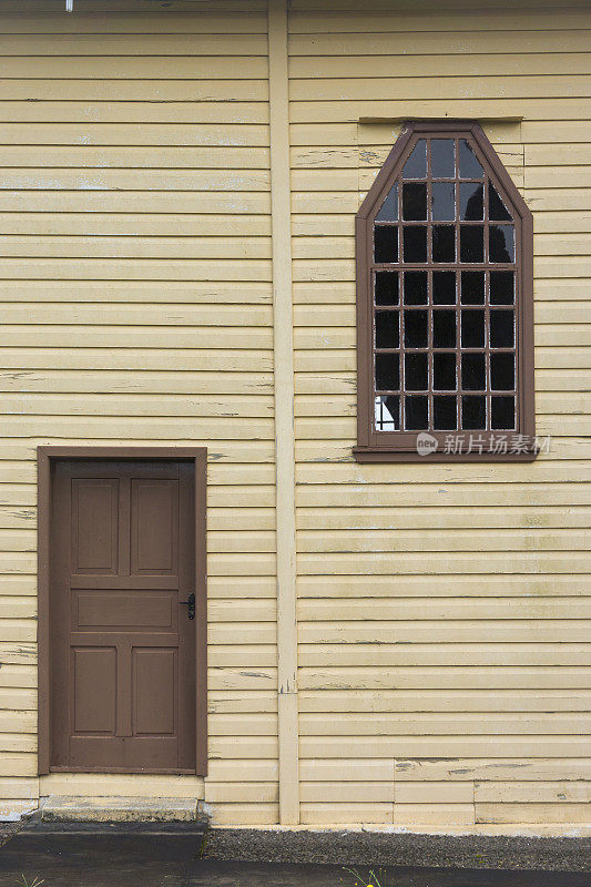 木屋中门和窗的细节