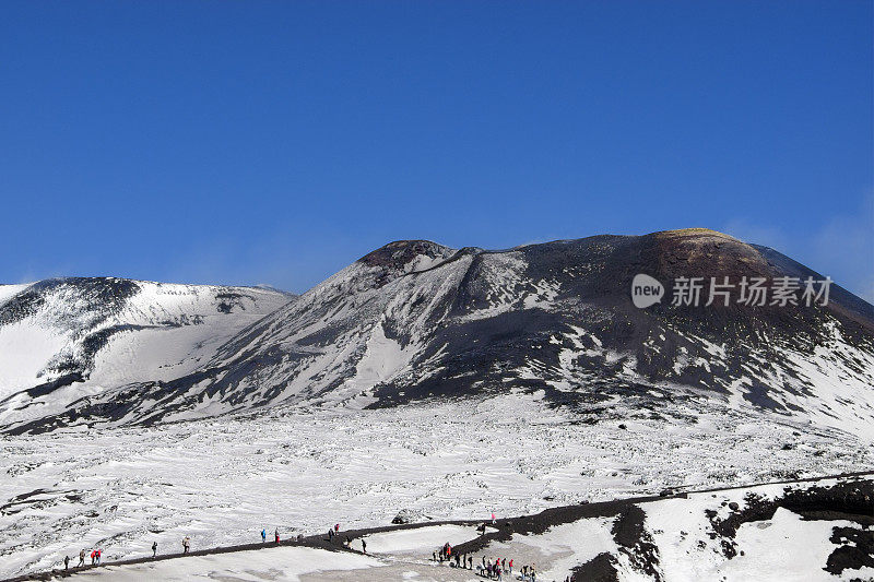 在埃特纳山徒步旅行，被联合国教科文组织宣布为世界遗产。埃特纳公园-埃特纳公园，西西里，意大利