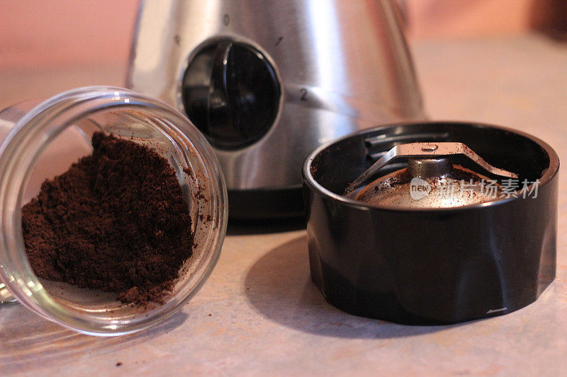 咖啡豆，粉末和研磨机