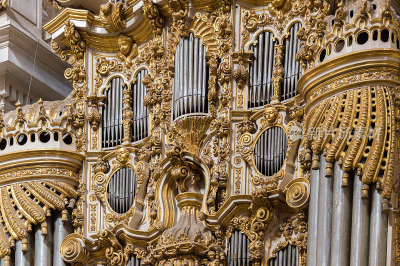 西班牙格拉纳达大教堂的风琴