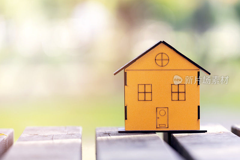 房地产代理与房屋模型和节约概念