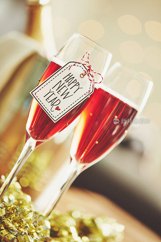 粉色香槟和新年祝福语
