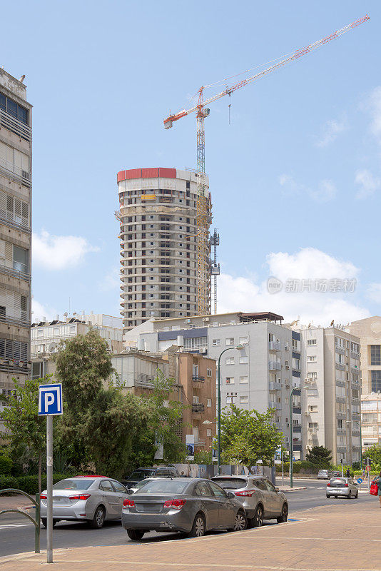 在城市里建造新房子和翻新旧建筑