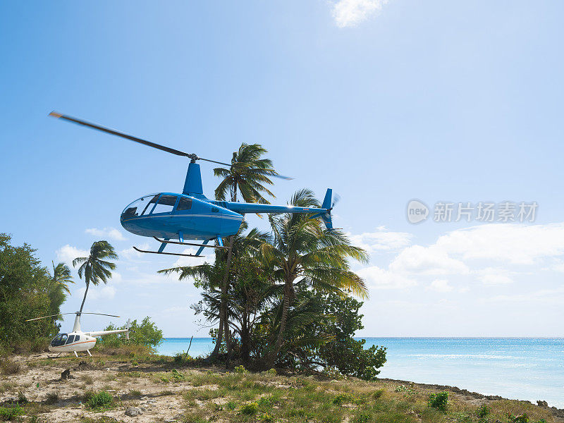 直升飞机在加勒比海滩，桑纳岛，多米尼加共和国