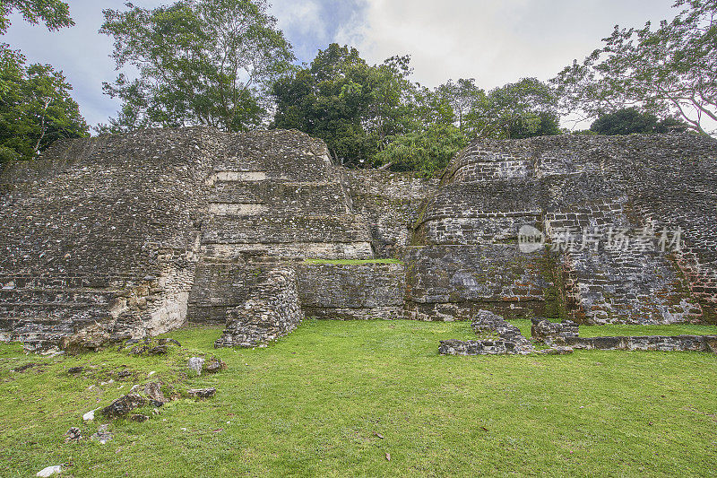 美丽的Xunantunich玛雅遗址，位于加勒比海国家伯利兹的卡约地区
