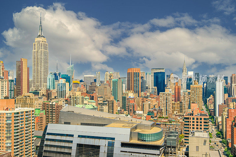 纽约市天际线与帝国大厦，克莱斯勒大厦和曼哈顿中城摩天大楼。