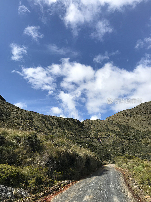 安第斯高地与卡扬贝，科托帕希和皮钦查的火山从基多，皮钦查省，厄瓜多尔，南美洲