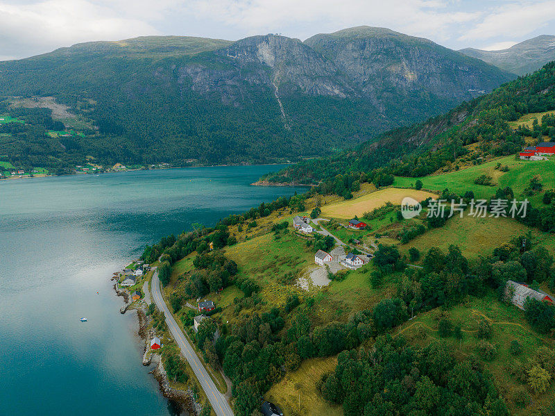 挪威湖的风景鸟瞰图