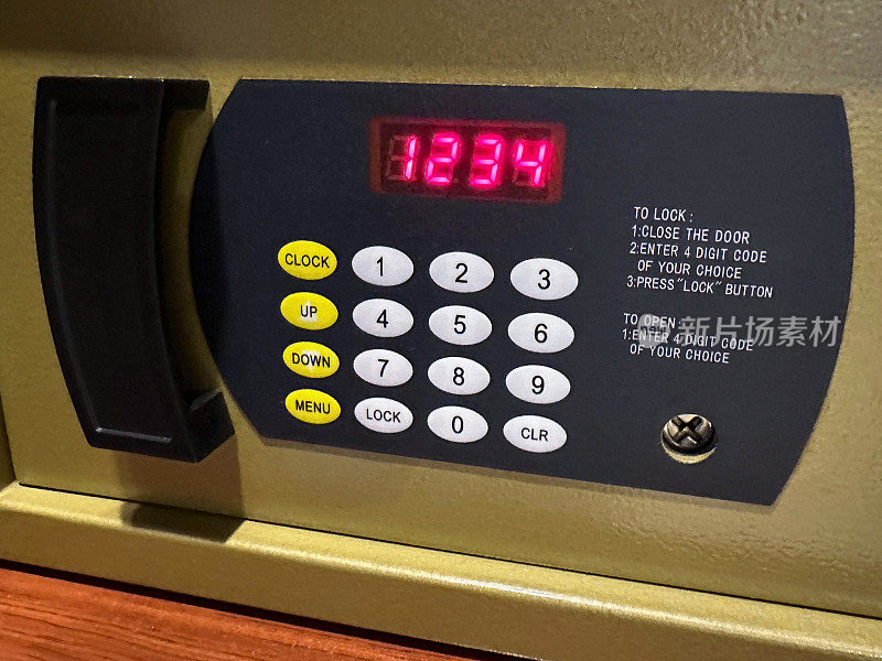 酒店电子酒店衣柜安全显示1234数字密码键盘，保险箱贵重物品和钱，重点在前景