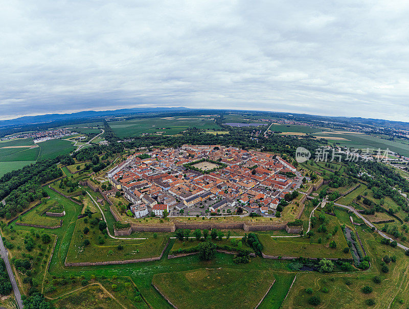 高角度鱼眼超广角视图的Neuf-Brisach，在法国阿尔萨斯地区的法国-德国边境的一个设防城镇