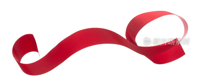 长长的红丝带直飞在空中，带着曲线卷得闪闪发亮。红丝带用于生日聚会礼物的包裹装饰，用纺织布制长而直。白底隔离