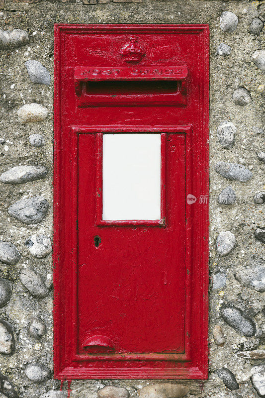 英国传统的老式红色邮筒