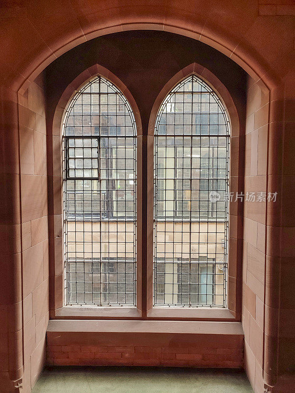 英国，苏格兰，英格兰，爱丁堡的旧建筑窗框
