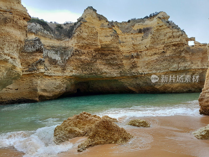 安多里尼亚岛的巢海滩，阿尔布费拉，阿尔加维