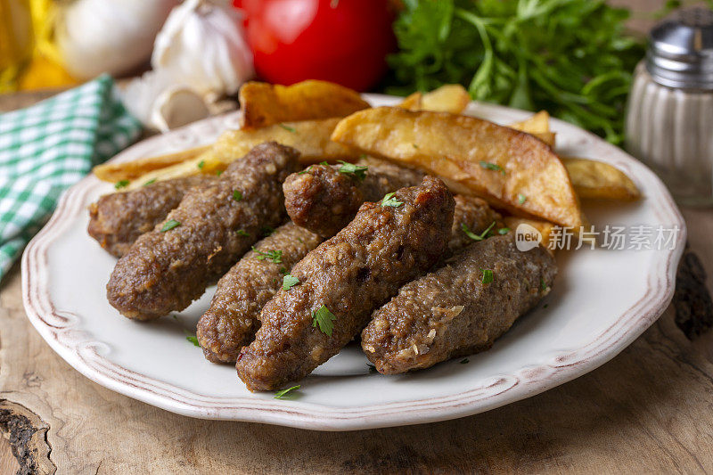 传统的土耳其食物;干肉丸或inegöl土豆肉丸(土耳其名称;库鲁·科夫特(安妮·科夫特)