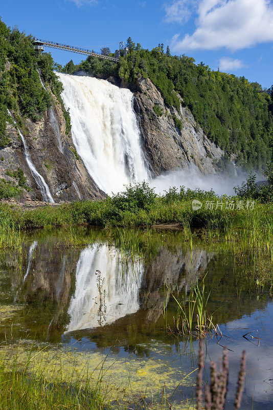夏天的蒙莫伦西瀑布，魁北克市，加拿大