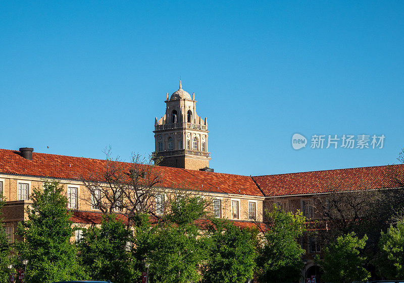 德克萨斯理工大学校园里的建筑。卢博克市,德克萨斯州。