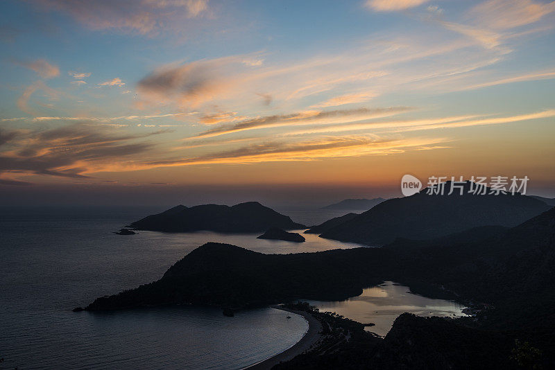 土耳其，费特耶，Oludeniz海滩上的日落