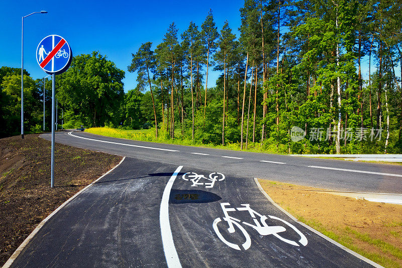 新建道路和自行车道正在建设中