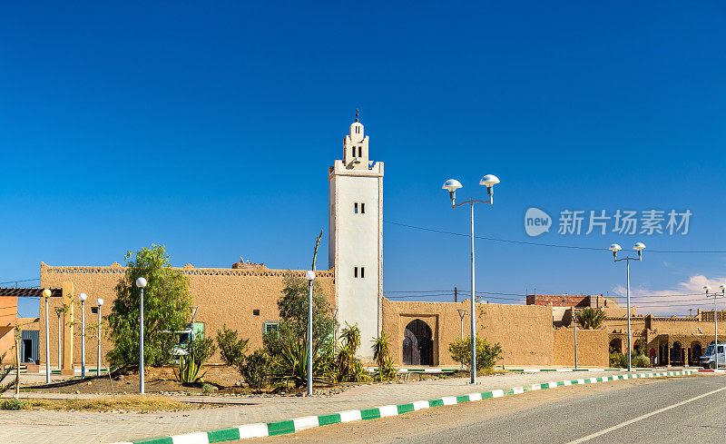 在Merzouga的清真寺，撒哈拉沙漠的一个村庄。摩洛哥