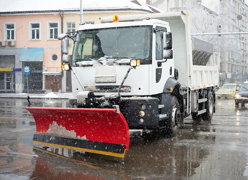 扫雪车和道路盐渍车