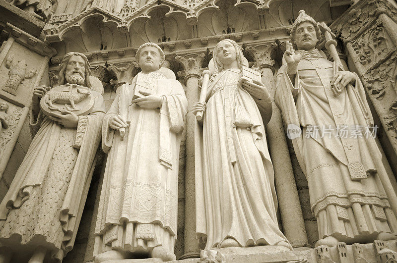 巴黎圣母院的哥特式雕像