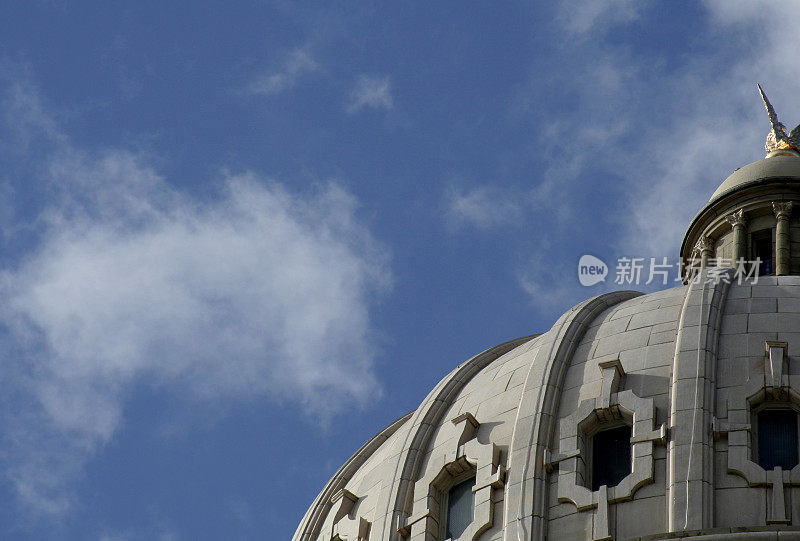 政府圆顶的天空景观