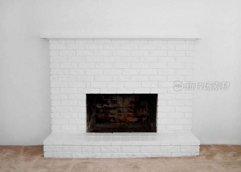 干净、朴素的白砖壁炉