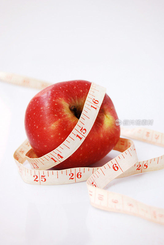 用旧卷尺测量苹果