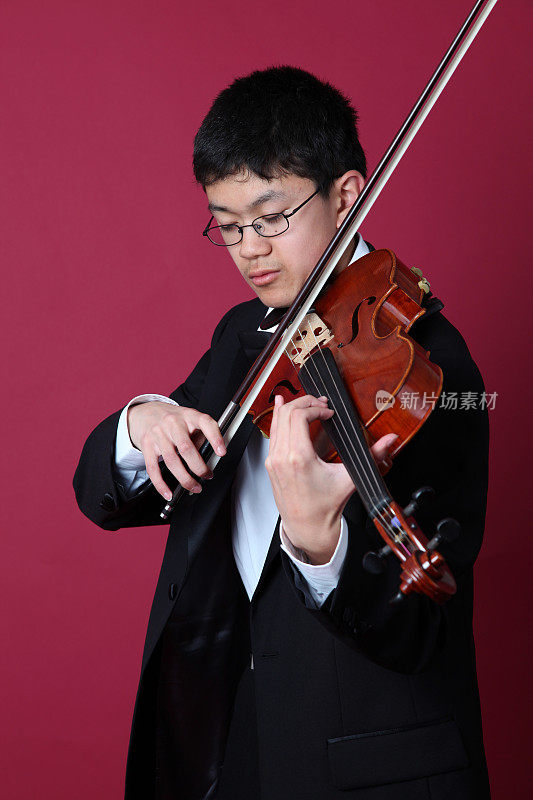 年轻的小提琴家