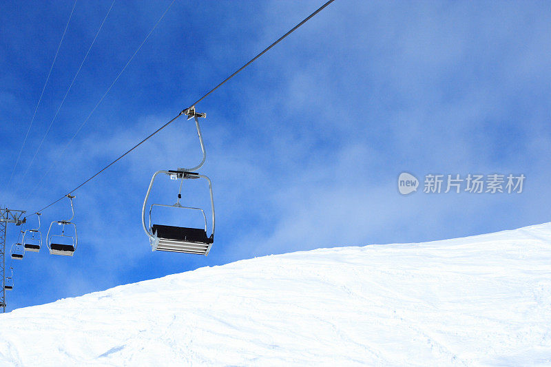 阿尔卑斯山的雪炮和雪炮