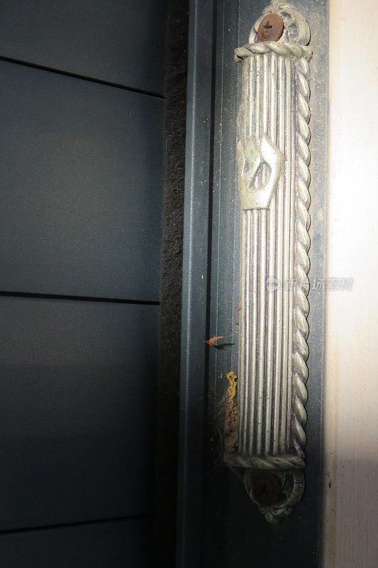 犹太会堂门口的Mezuzah