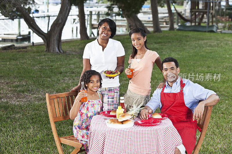 非裔美国人家庭野餐