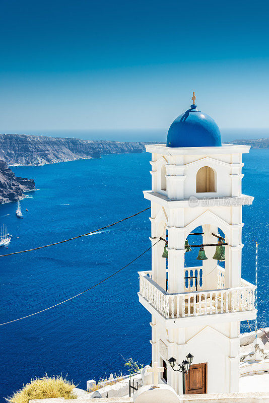 希腊圣托里尼岛的蓝色穹顶