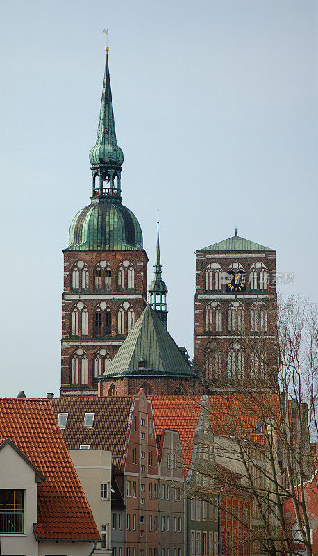斯特拉尔松的圣尼古拉教堂(德国)