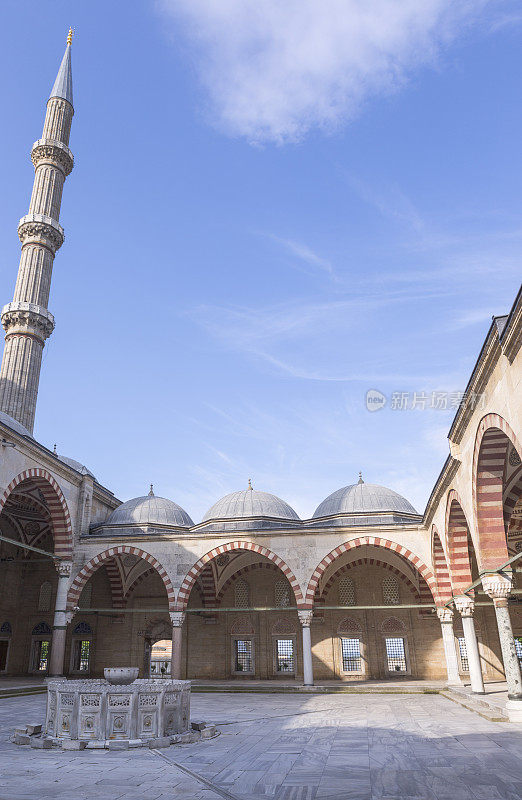 著名的奥斯曼历史上的塞利米耶清真寺，由建筑师希南在土耳其埃迪尔内建造