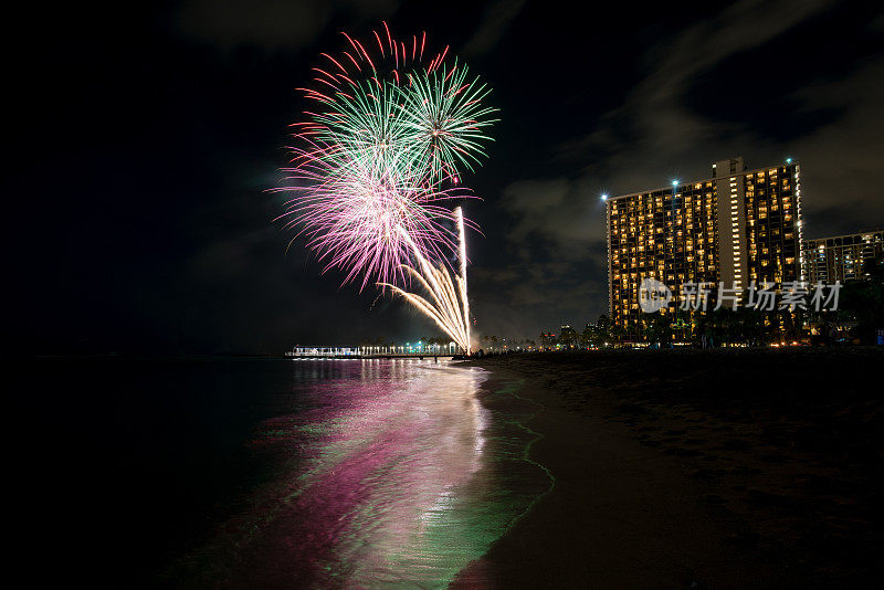 威基基海滩烟花