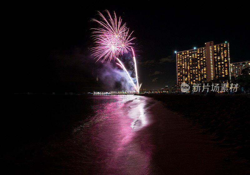 威基基海滩烟花