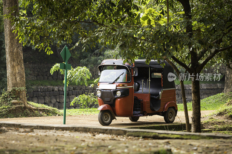 西格里亚公园里的Tuktuk出租车