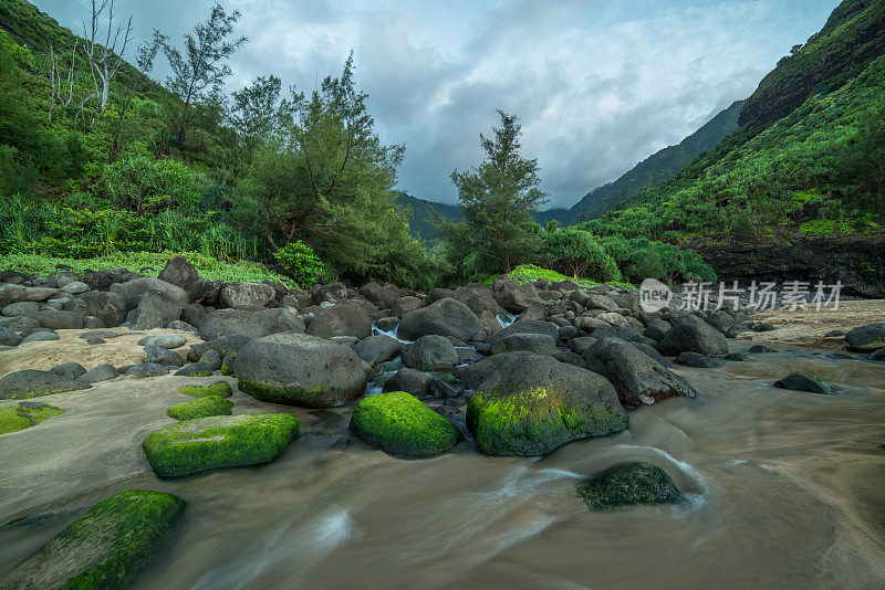 隐蔽的Kalalau海滩