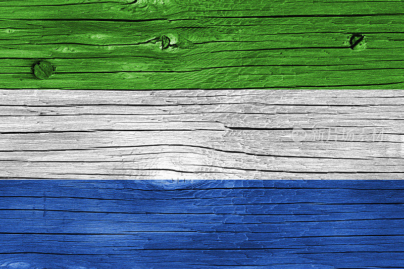 木头上的塞拉利昂国旗