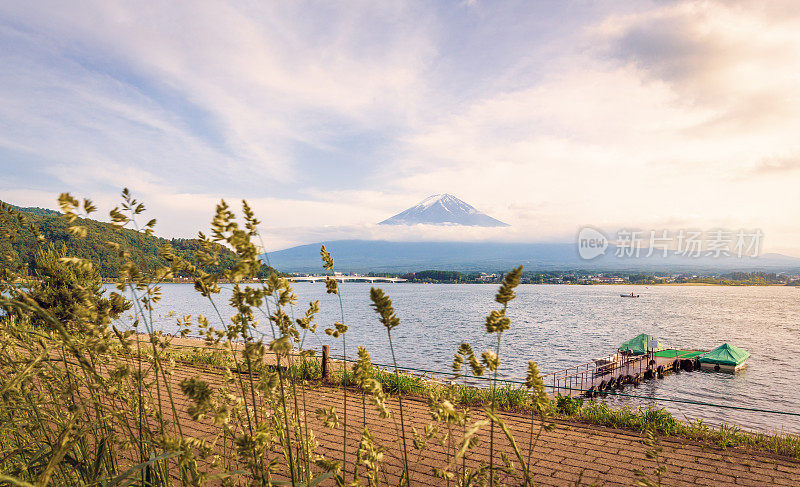 日本富士山火山夏日日落