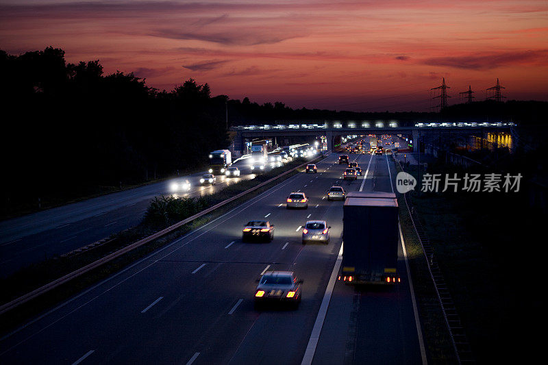 德国高速公路黄昏，长时间曝光