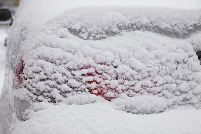 下雪、刮风、汽车尾灯