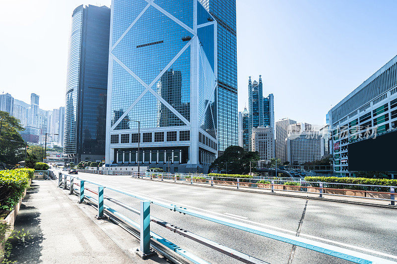 香港市中心空无一人的城市道路