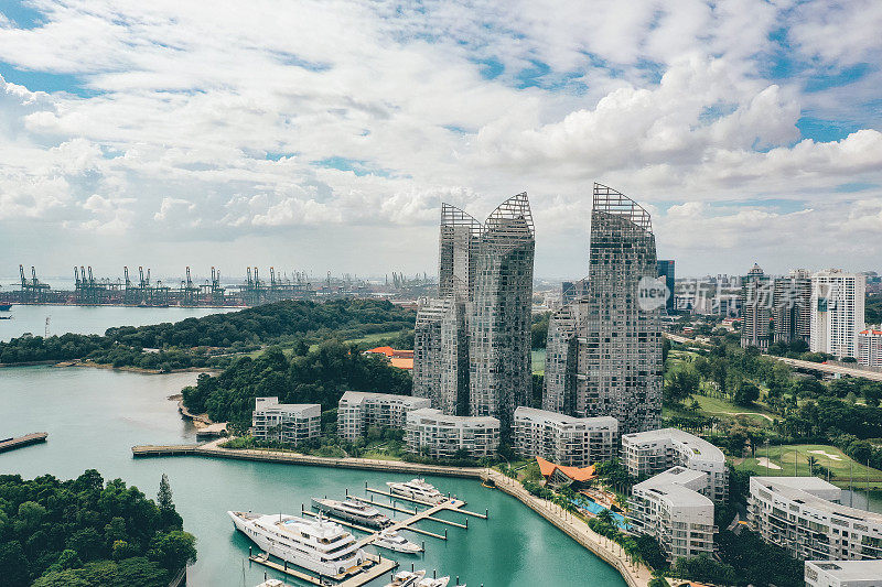 从上面俯瞰新加坡的豪华智能住宅