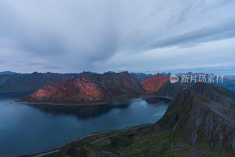 从山上看Senja岛的风景