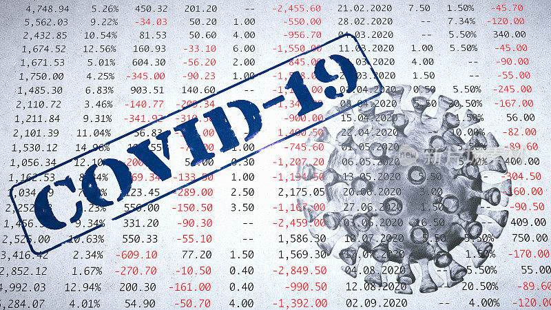 纸平衡电子表格，上面印有COVID-19和病毒轮廓的蓝色邮票