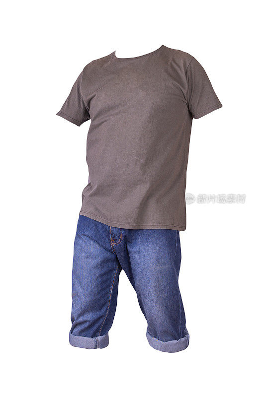 牛仔布深蓝色短裤和t恤孤立在白色背景。