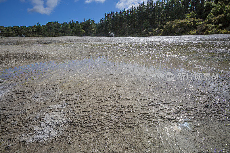 新西兰罗托鲁瓦的天然微钙华池